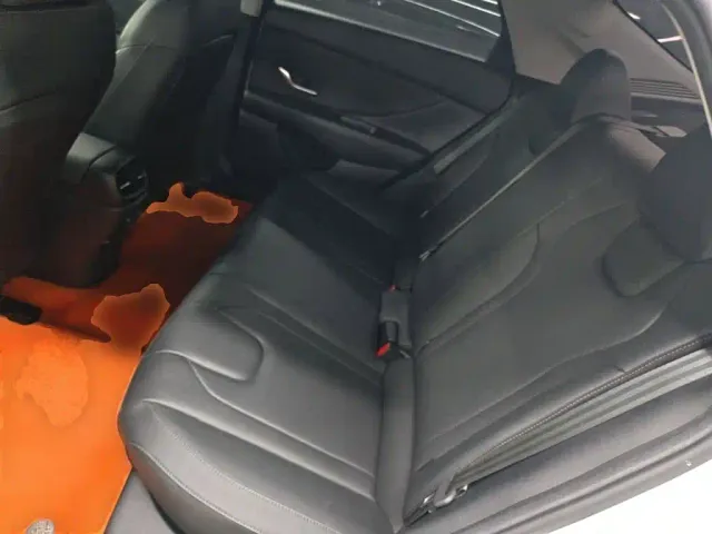 Hyundai Elantra — Фото автомобиля 16