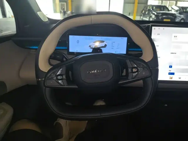 Lynk & Co Z20 — Фото автомобиля 10