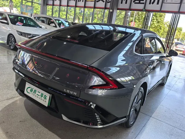 Wuling Starlight — Фото автомобиля 4