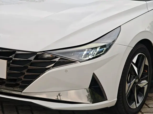 Hyundai Elantra — Фото автомобиля 7