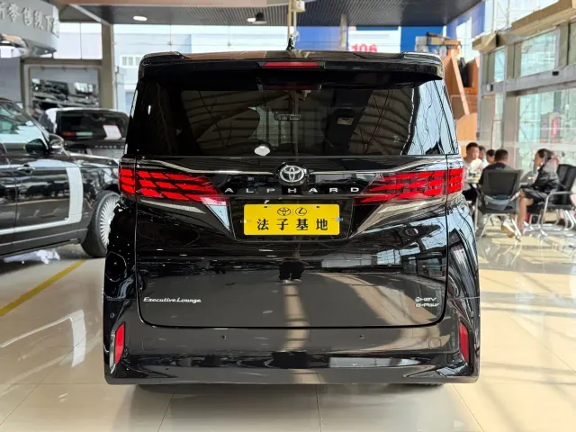 Toyota Alphard — Фото автомобиля 25