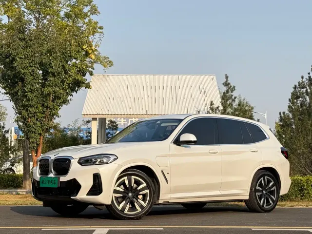 Фотография автомобиля — BMW iX3
