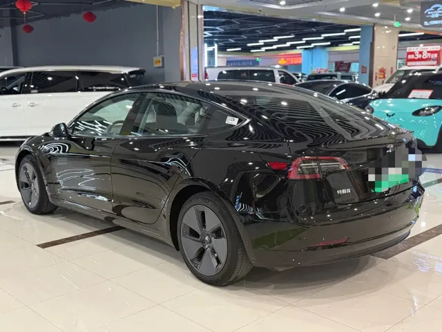 Tesla Model 3 — Фото автомобиля 9