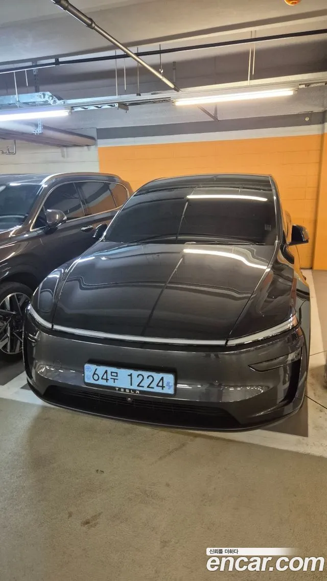 Фотография автомобиля — Tesla Model Y