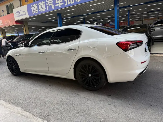 Maserati Ghibli — Фото автомобиля 21