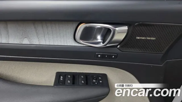 Вольво XC40 B4 Ultimate Bright — Фото автомобиля 27