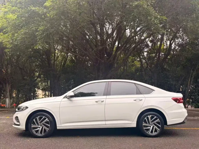 Volkswagen Lavida — Фото автомобиля 12