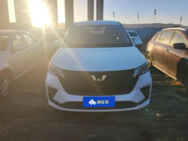 Wuling Jiachen — Фото автомобиля 2
