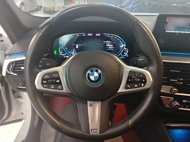 BMW 5 Series — Фото автомобиля 10