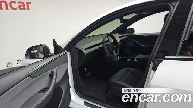Tesla Model Y — Фото автомобиля 9