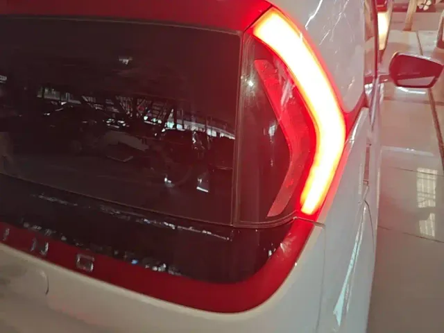 Wuling NanoEV — Фото автомобиля 7