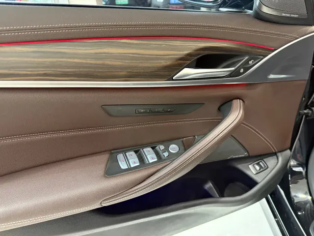 BMW 5 Series — Фото автомобиля 10