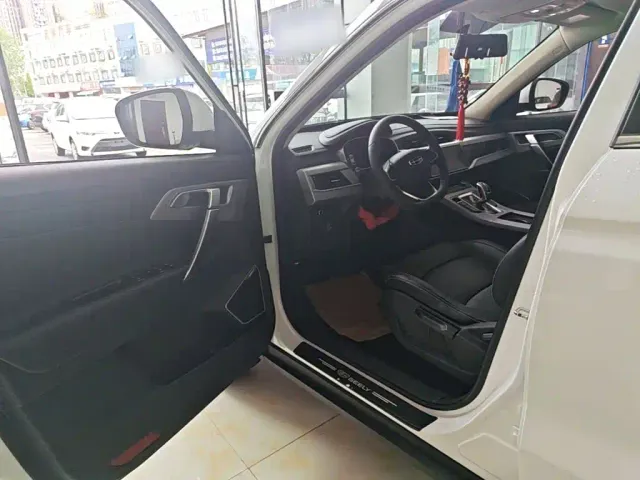 Geely Boyue — Фото автомобиля 15
