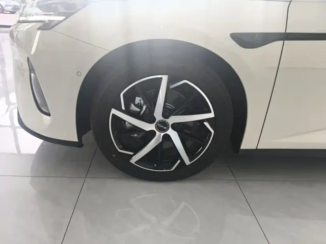 BYD Seal 07 DM-i — Фото автомобиля 22