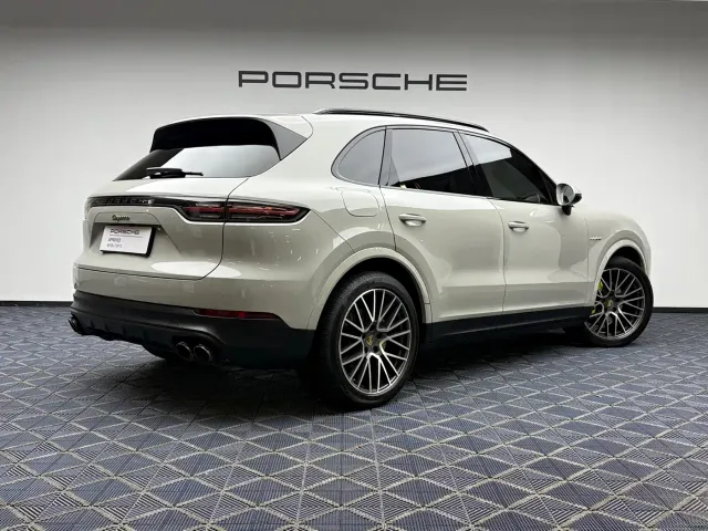 Porsche Cayenne — Фото автомобиля 16