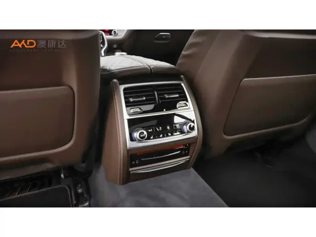 BMW 7 Series — Фото автомобиля 9