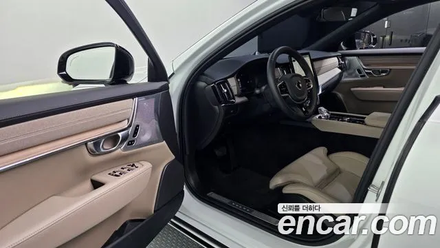Volvo S90 — Фото автомобиля 10