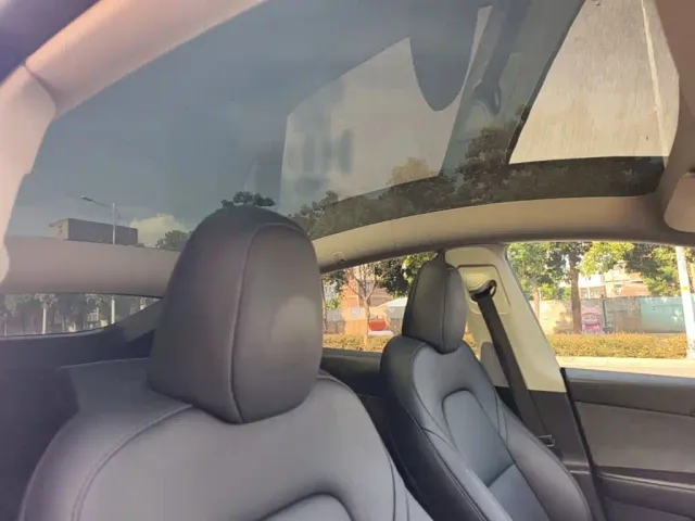 Tesla Model Y — Фото автомобиля 17