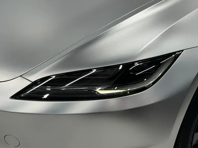 Tesla Model 3 — Фото автомобиля 16