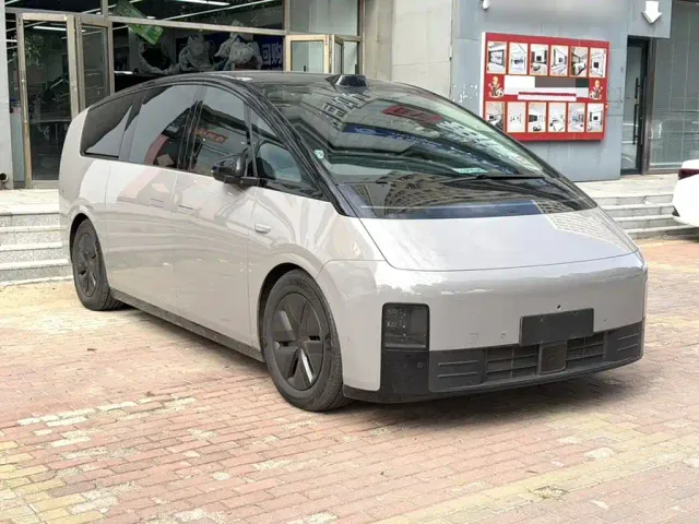 Li Auto MEGA — Фото автомобиля 10