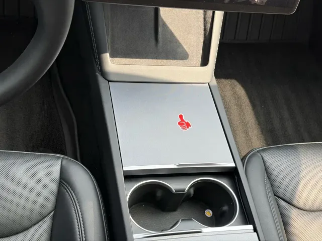 Tesla Model 3 — Фото автомобиля 20