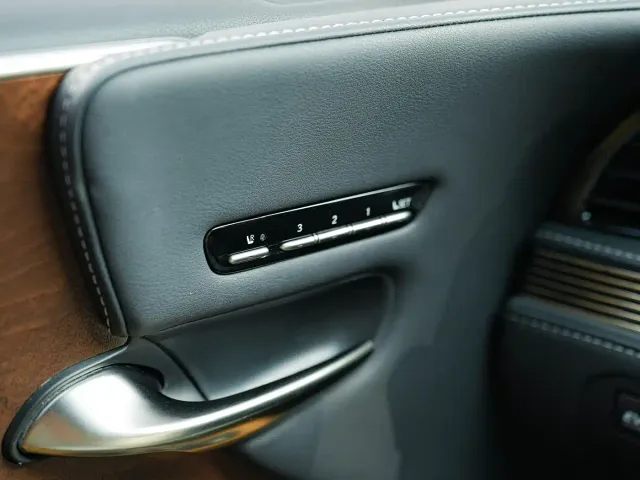 Lexus LS — Фото автомобиля 26