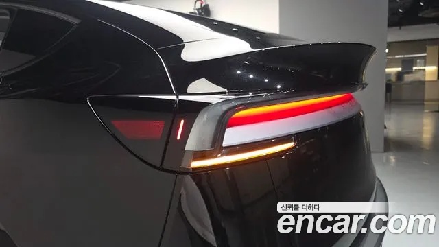 Tesla Model Y — Фото автомобиля 20