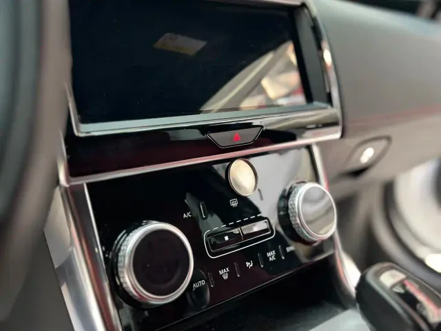 Jaguar XEL — Фото автомобиля 17