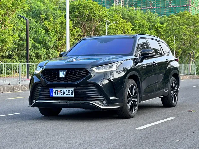 Фотография автомобиля — Toyota Crown Kluger