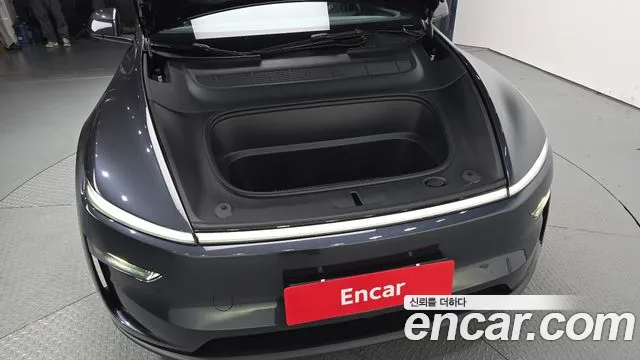 Tesla Model Y — Фото автомобиля 9