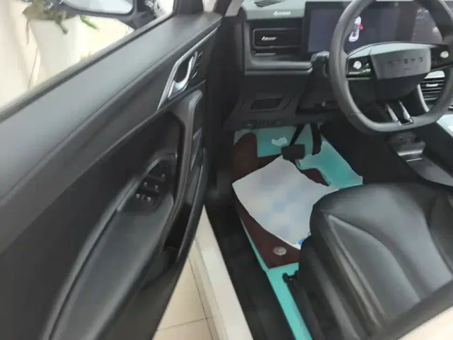 Roewe RX5 — Фото автомобиля 15