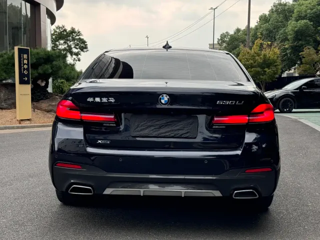 BMW BMW 5 Series 2022 Facelift 530Li Leading M Sport Package — Фото автомобиля 17