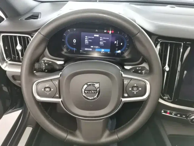 Volvo S60 — Фото автомобиля 10