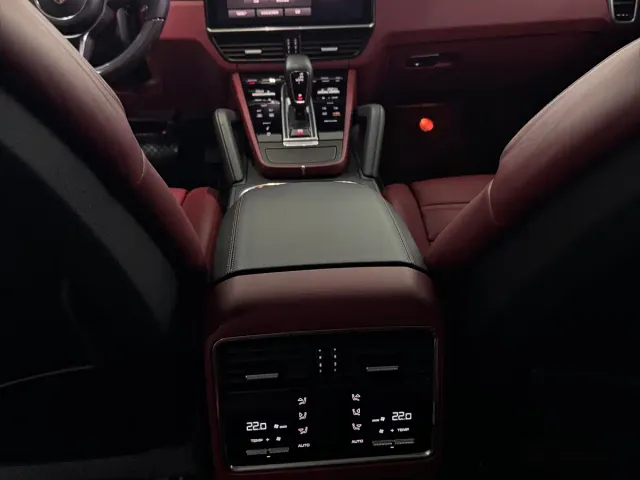 Porsche Cayenne — Фото автомобиля 17