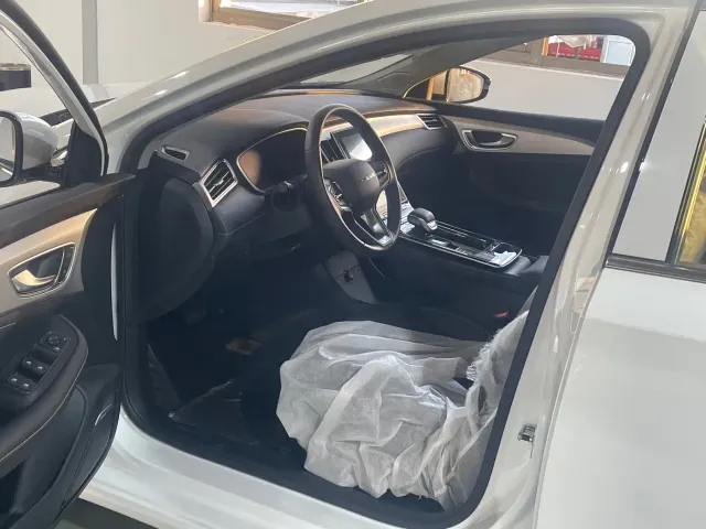 Roewe i6 MAX EV — Фото автомобиля 7