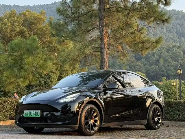 Фотография автомобиля — Tesla Model Y