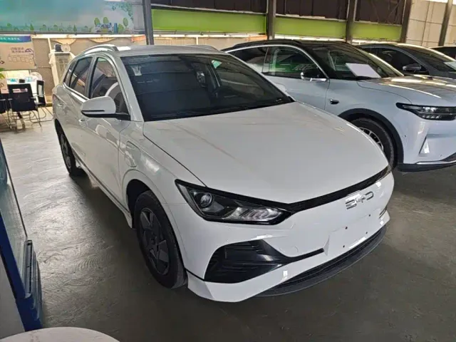 BYD e2 — Фото автомобиля 3