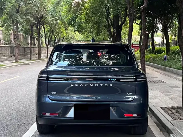 Leapmotor C10 — Фото автомобиля 18