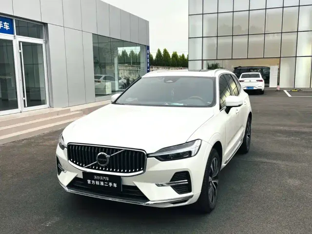 Volvo XC60 — Фото автомобиля 2