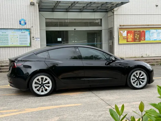 Tesla Model 3 — Фото автомобиля 15