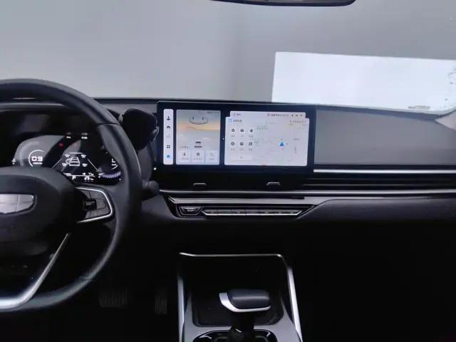 Geely Emgrand — Фото автомобиля 13