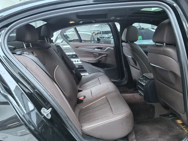 BMW 5 Series — Фото автомобиля 11