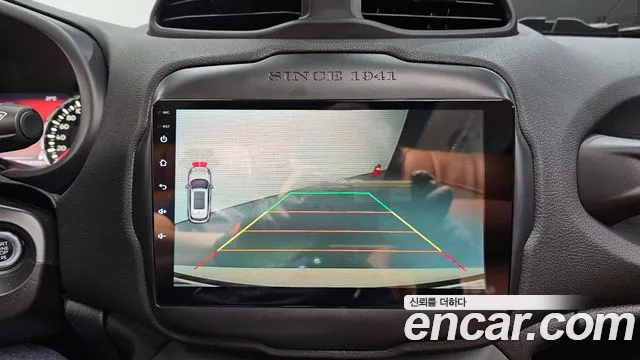 Jeep Renegade — Фото автомобиля 12