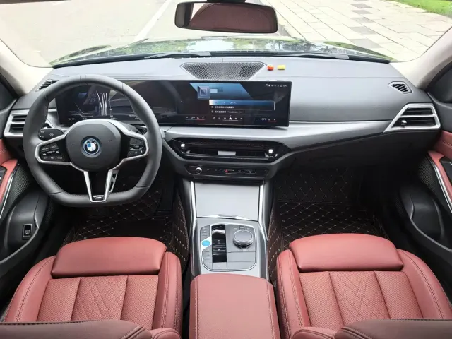 BMW BMW i3 2026 eDrive 35 L — Фото автомобиля 4