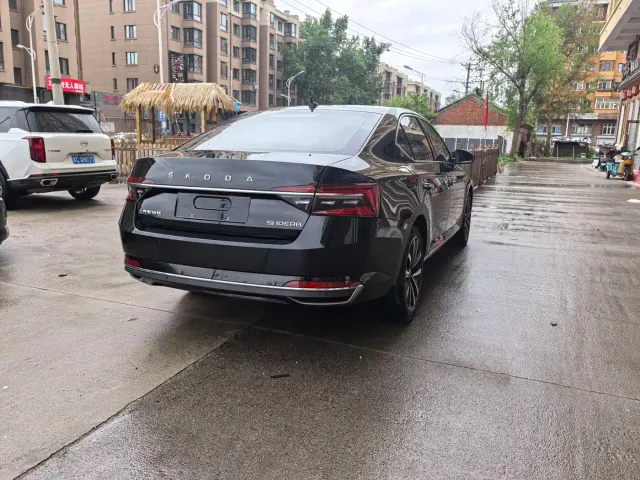 Skoda Superb — Фото автомобиля 4