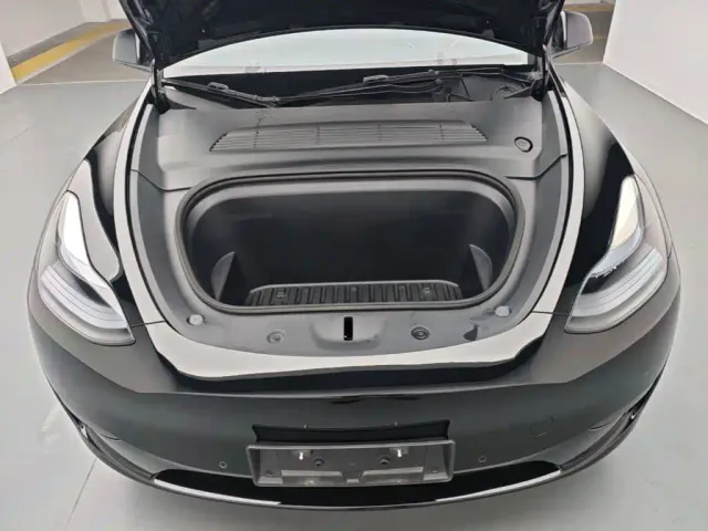 Tesla Model Y — Фото автомобиля 19
