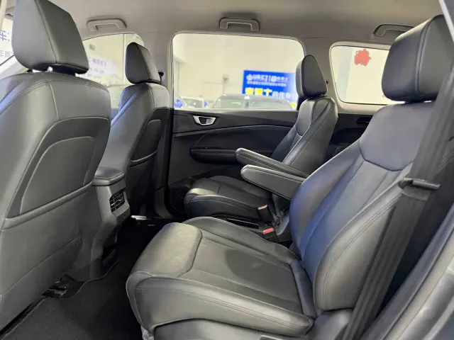 Wuling Jiachen — Фото автомобиля 6