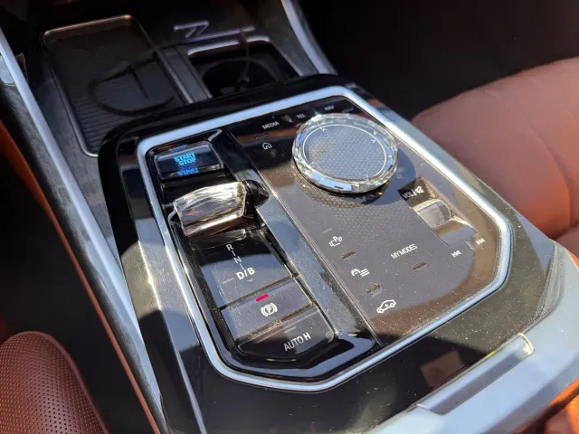 BMW i7 — Фото автомобиля 12