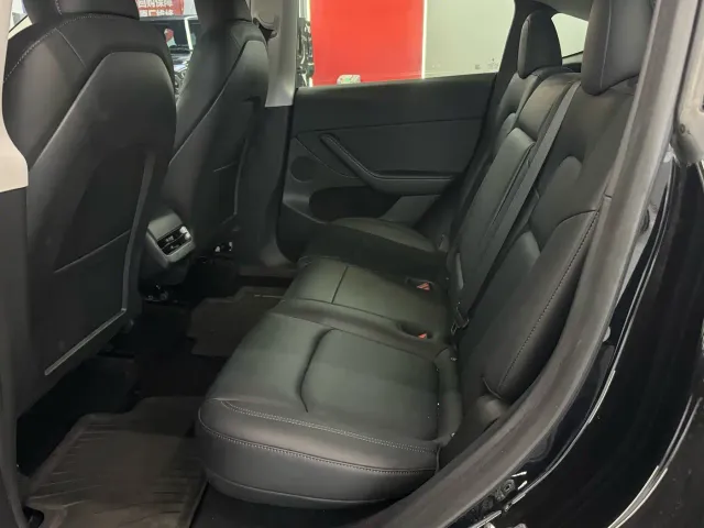 Tesla Model Y — Фото автомобиля 14