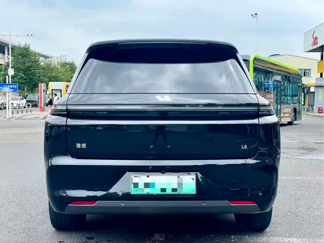 Li Auto L8 — Фото автомобиля 5